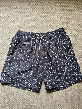 Negative Space Men's XL Shorts Melting Smiley Face Trippy Streetwear Black